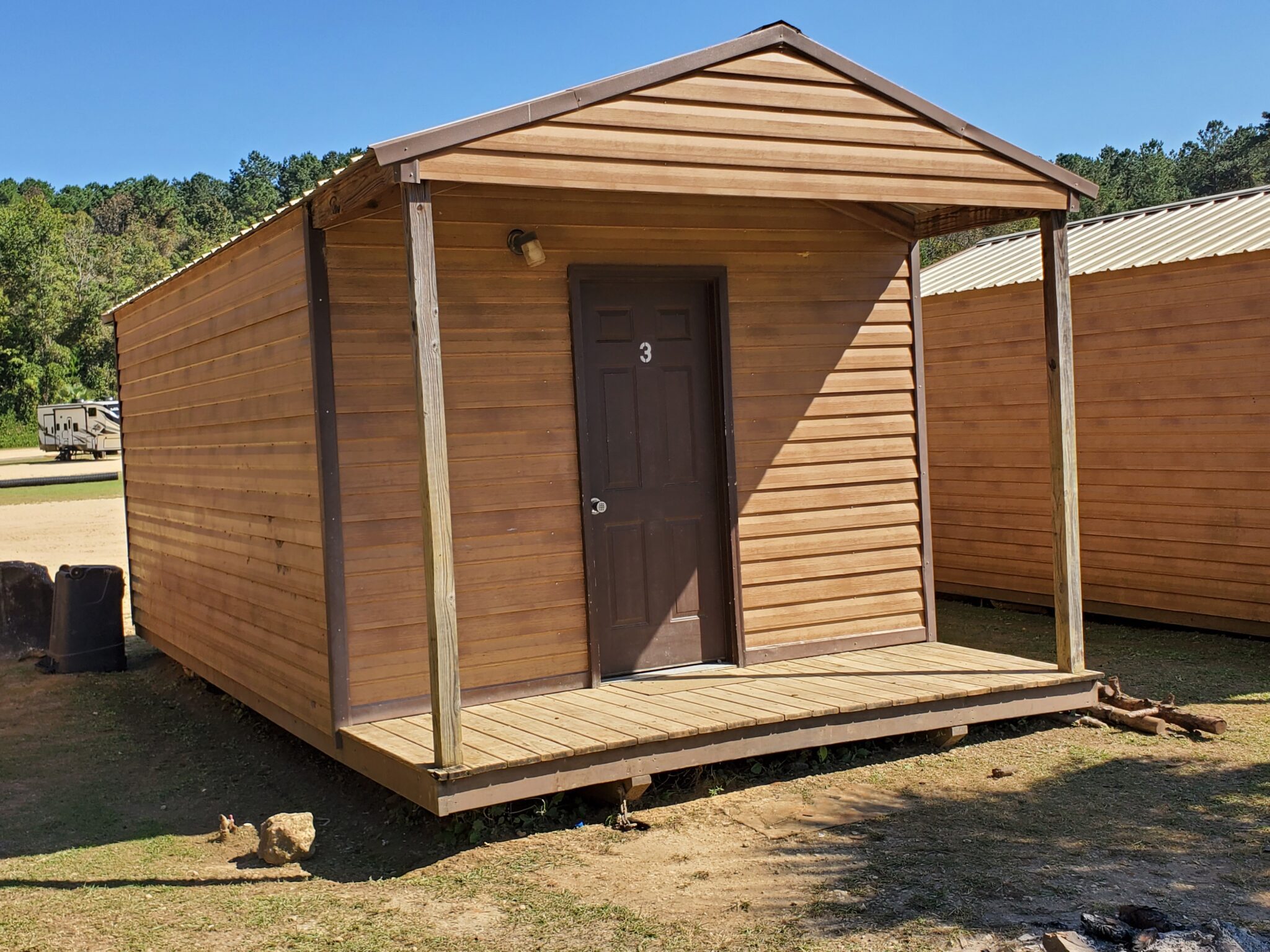 Cabins with full bath - Boggs & Boulders